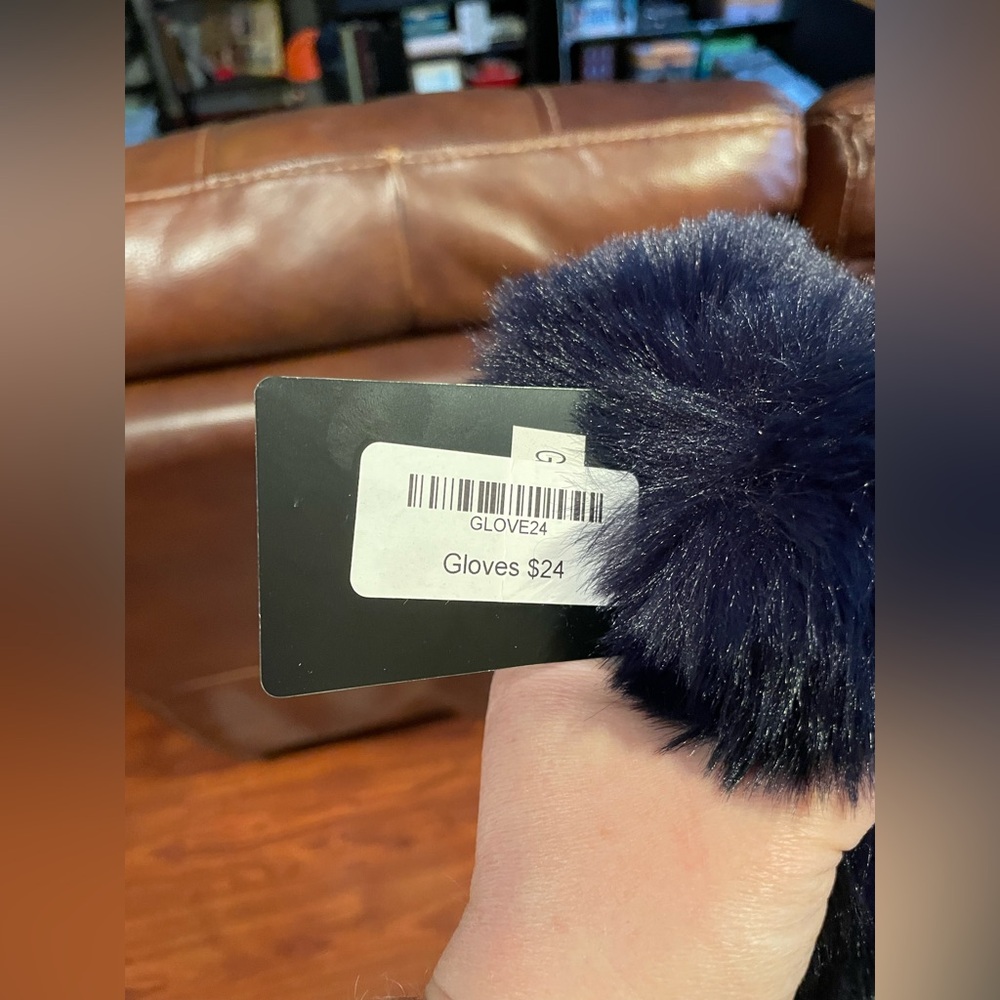 Navy Blue Tech Friendly Gloves w/ Faux Fur Cuffs - Brand New w/ Tags - Picture 8 of 11